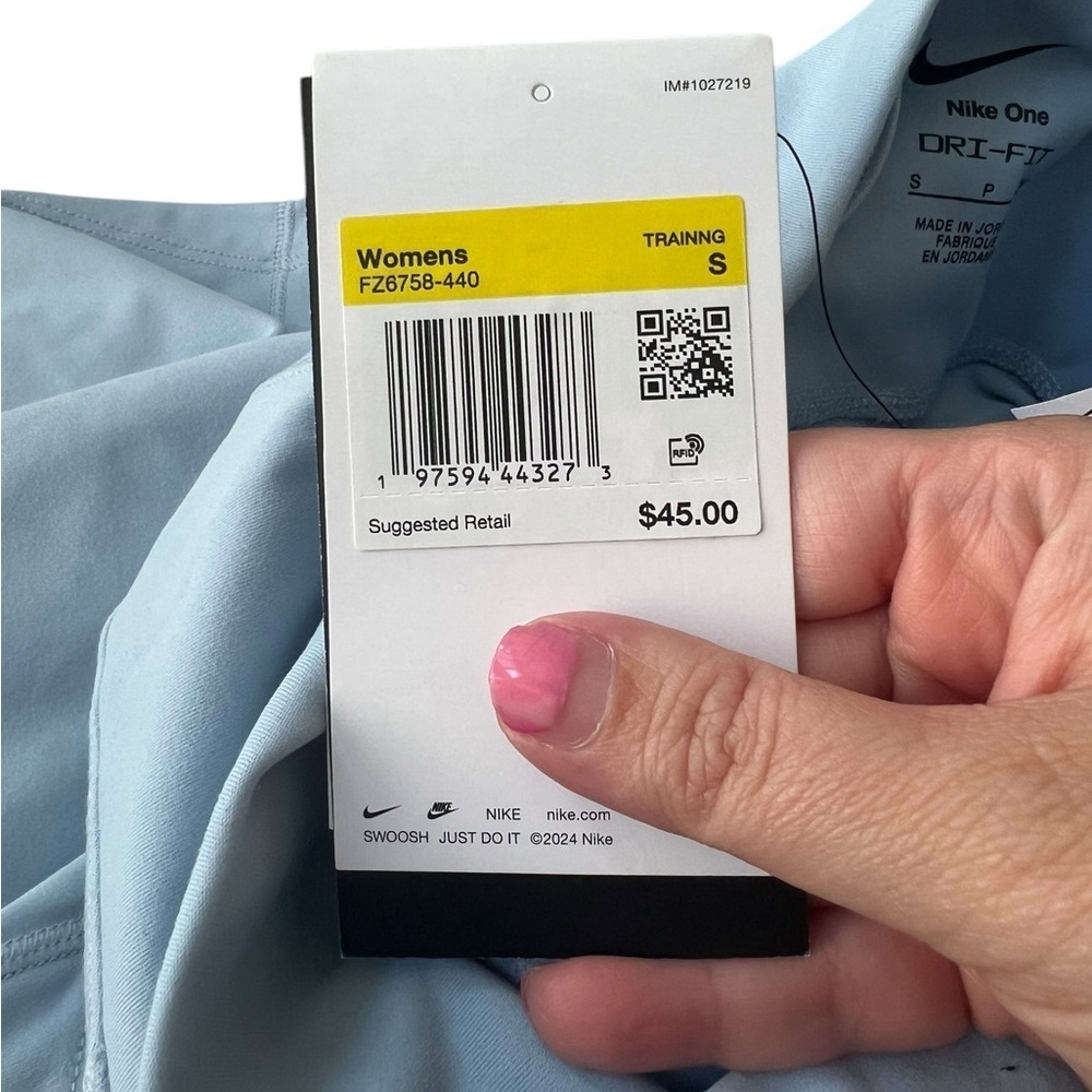 NWT Nike Women’s High Waisted 8” Biker Shorts in Light Blue in size small - Picture 3 of 4